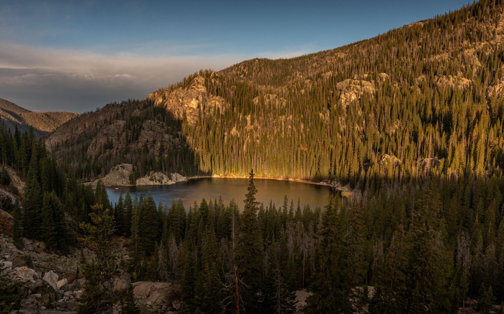 Early Morning sunlight illuminates Lone Pine Lake and the surrounding forest